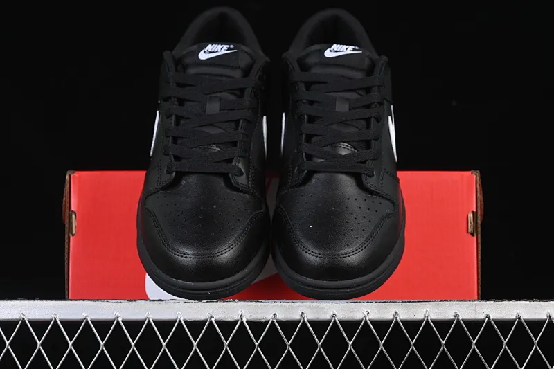 All Categories Nk SB Dunk Series Nk SB Dunk Low Low-top sneakers Nike SB Dunk Low All black and white hook Low-top casual sneakers IO7606-010